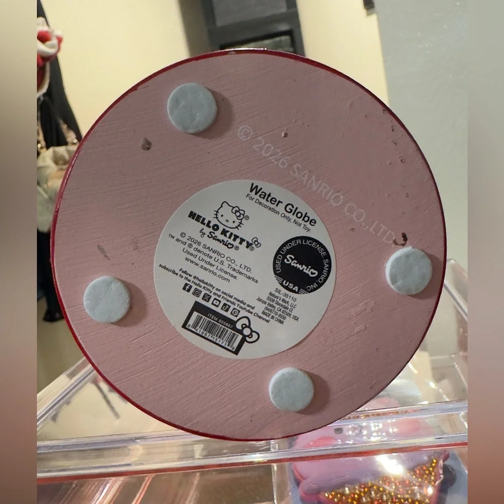 Sanrio Hello Kitty Snow Globe - Picture 4 of 4